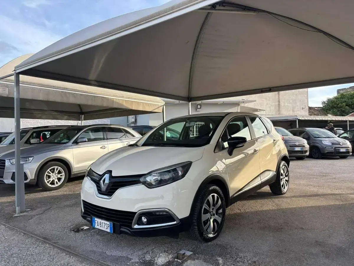 Usata Renault Captur Iconic 90 CV (66 kW) 2015 Beige SUV