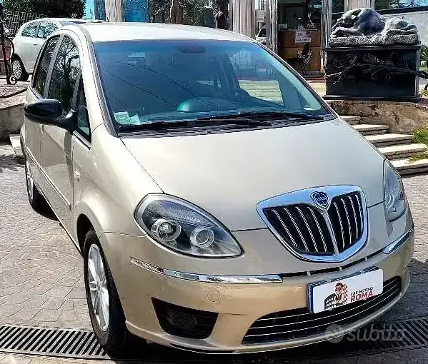 Usata Lancia Musa 95 CV (69 kW) 2012 Beige Monovolume