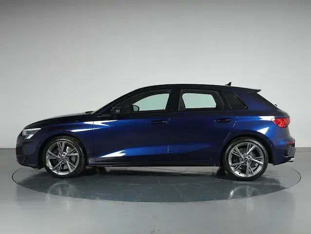 Usata Audi S3 Sport 310 CV (228 kW) 2023 Blu navarra metallizzato Berlina