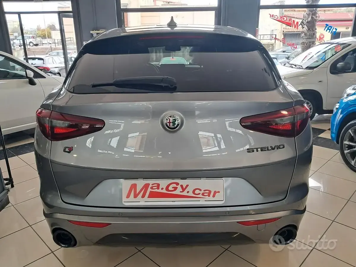 Käytetty Alfa Romeo Stelvio Veloce 210 HP (154 kW) 2021 Harmaa Katumaasturi