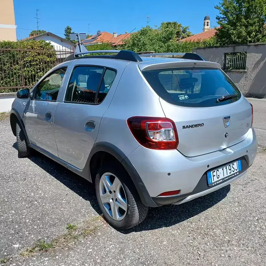 Usata Dacia Sandero Stepway 90 CV (66 kW) 2017 Grigio Berlina