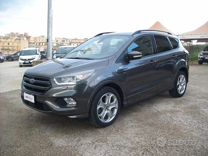 Usata Ford Kuga ST-Line 119 CV (87 kW) 2017 Grigio SUV