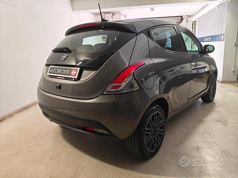 Usata Lancia Ypsilon Gold 70 CV (51 kW) 2023 Other Utilitaria