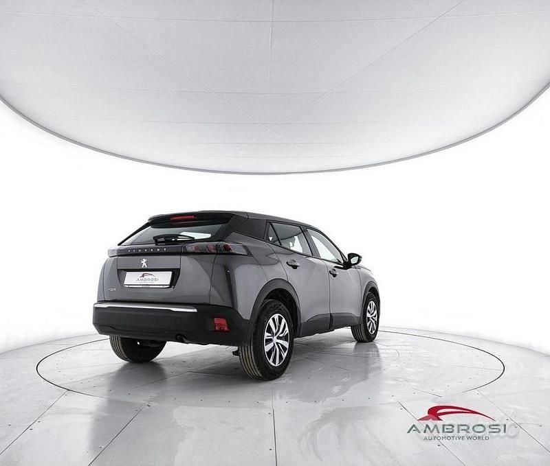 Usado Peugeot 2008 Active 101 HP (74 kW) 2023 Cinzento SUV
