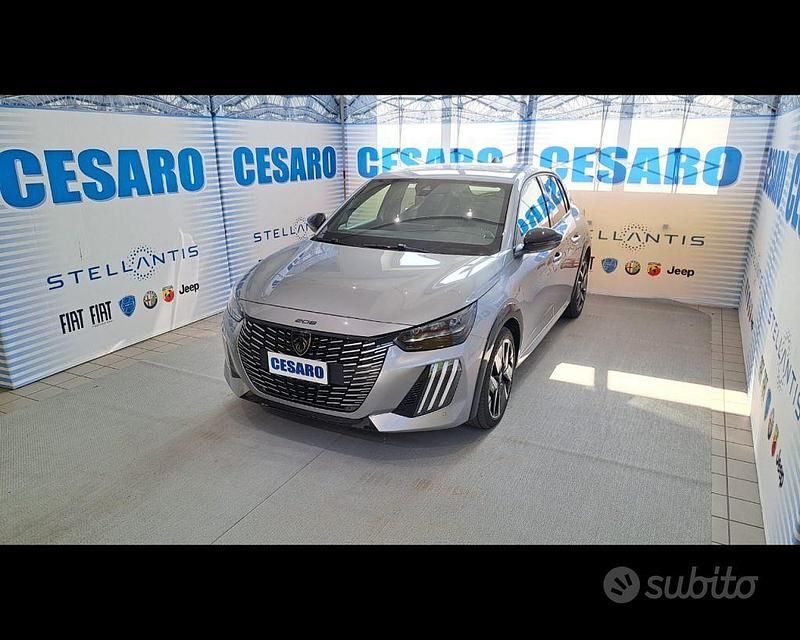 Usata Peugeot 208 GT 101 CV (74 kW) 2024 Grigio artense Utilitaria