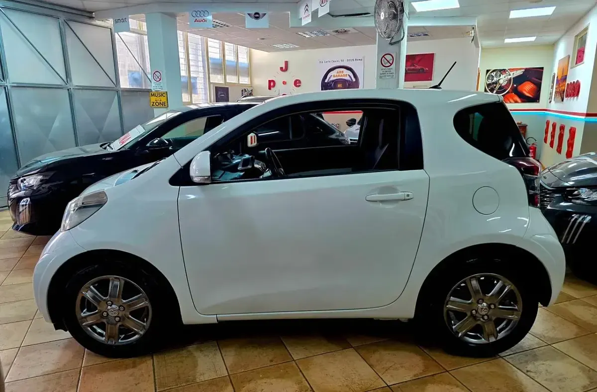 Usata Toyota iQ Lounge 68 CV (50 kW) 2009 Bianco Utilitaria