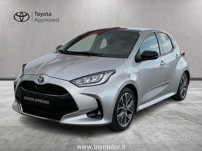 Usata Toyota Yaris Hybrid Lounge 115 CV (84 kW) 2021 Grigio Berlina