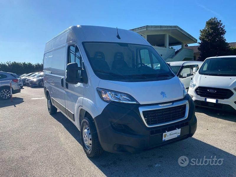 Usata Peugeot Boxer S 140 CV (102 kW) 2022 Bianco pastello Furgone
