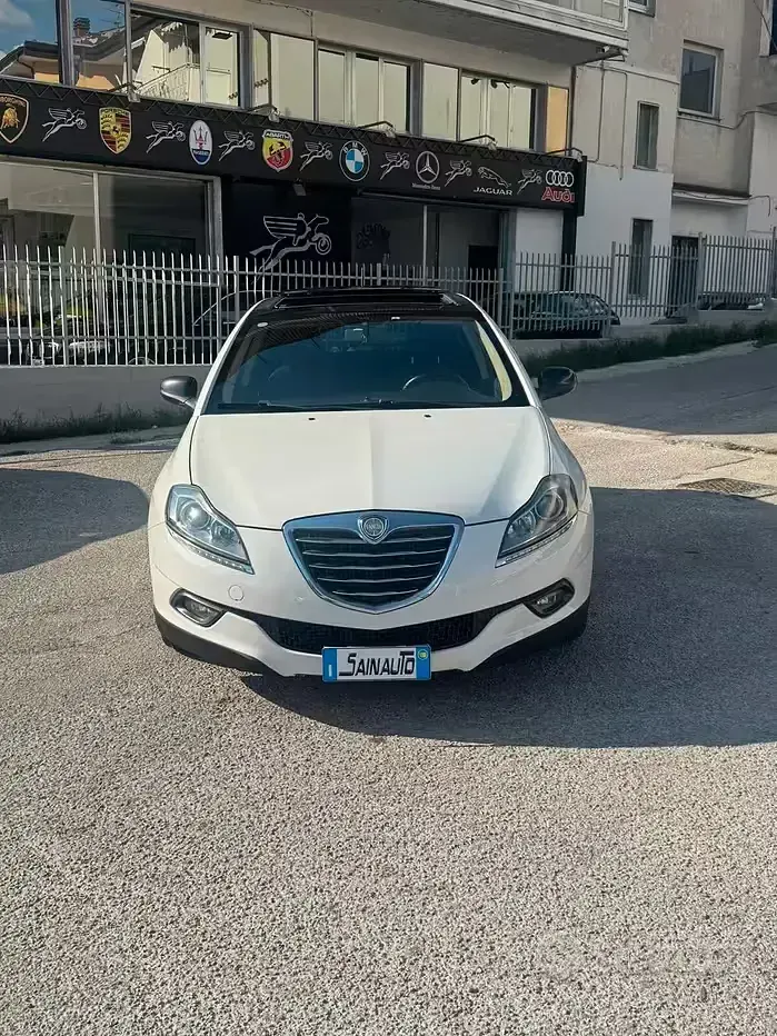 Usata Lancia Delta 120 CV (88 kW) 2012 Bianco Utilitaria