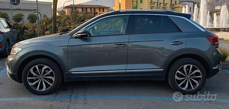 Usata VW T-Roc Style 110 CV (80 kW) 2023 Grigio SUV