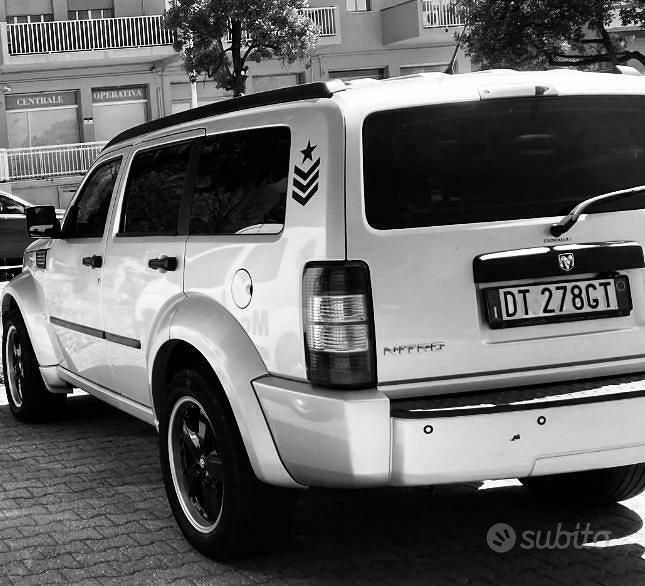 Usata Dodge Nitro 177 CV (130 kW) 2009 Grigio SUV