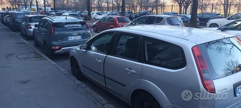 Usata Ford Focus 125 CV (91 kW) 2006 Grigio Station wagon
