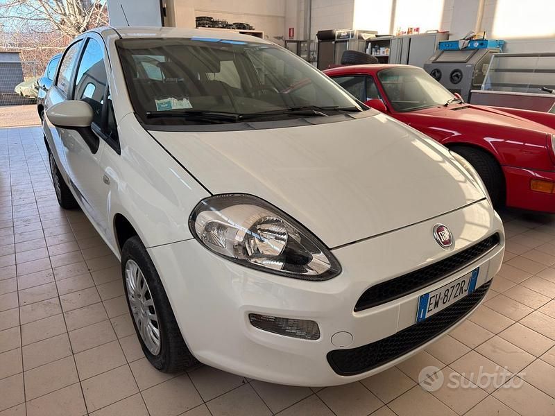 Bianco Usata 2014 Fiat Punto Lounge Tre volumi | 2900 € (Ottimo prezzo) - Immagine 1/4