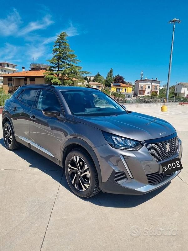 Usata Peugeot 2008 Allure 100 CV (73 kW) 2022 Grigio SUV