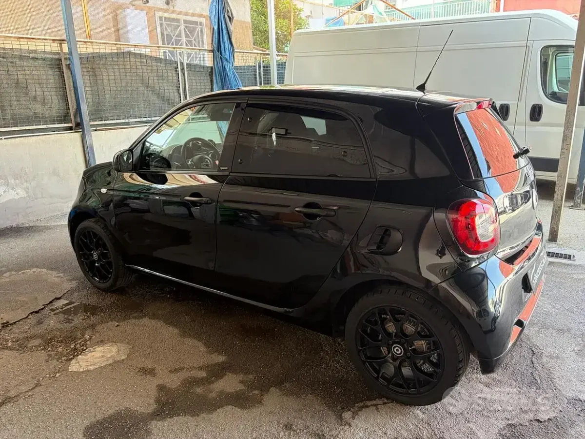 Usata Smart ForFour Superpassion 90 CV (66 kW) 2019 Nero Utilitaria