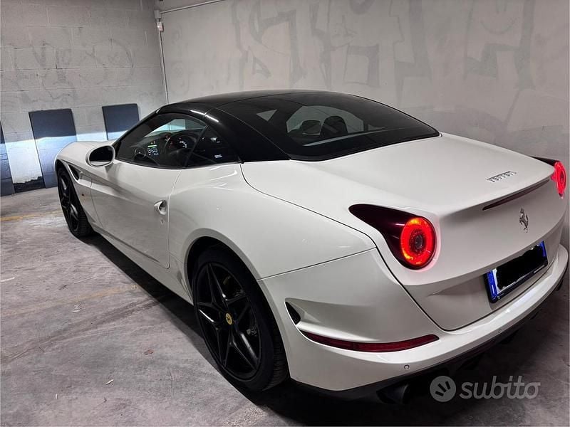 Usata Ferrari California 560 CV (411 kW) 2016 Bianco Cabrio