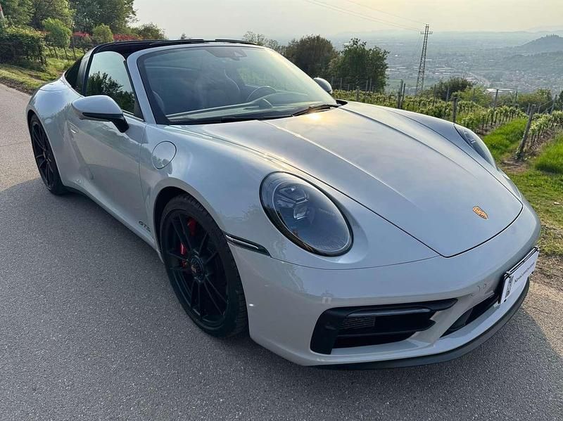 Usata Porsche 992 480 CV (353 kW) 2023 Gesso Cabrio
