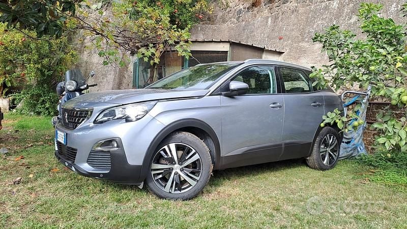 Grigio Usata 2020 Peugeot 3008 Business-Line SUV | 16.900 € (Super prezzo) - Immagine 1/4