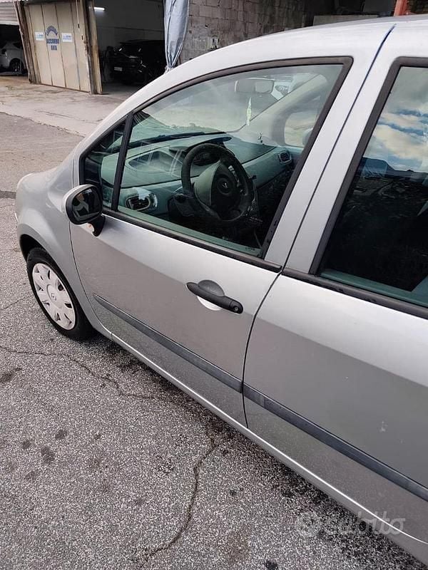 Grigio Usata 2008 Renault Modus Monovolume | 1500 € (Ottimo prezzo) - Immagine 1/4
