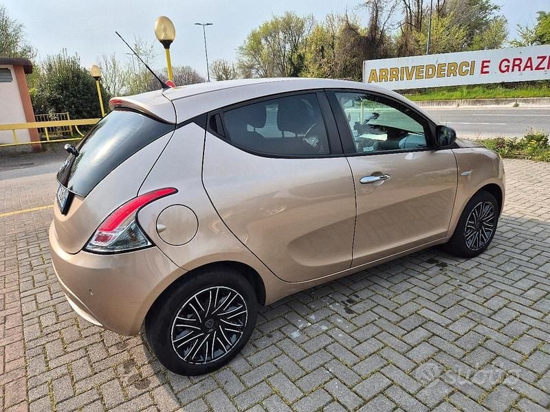 Usata Lancia Ypsilon Gold 69 CV (50 kW) 2018 Utilitaria