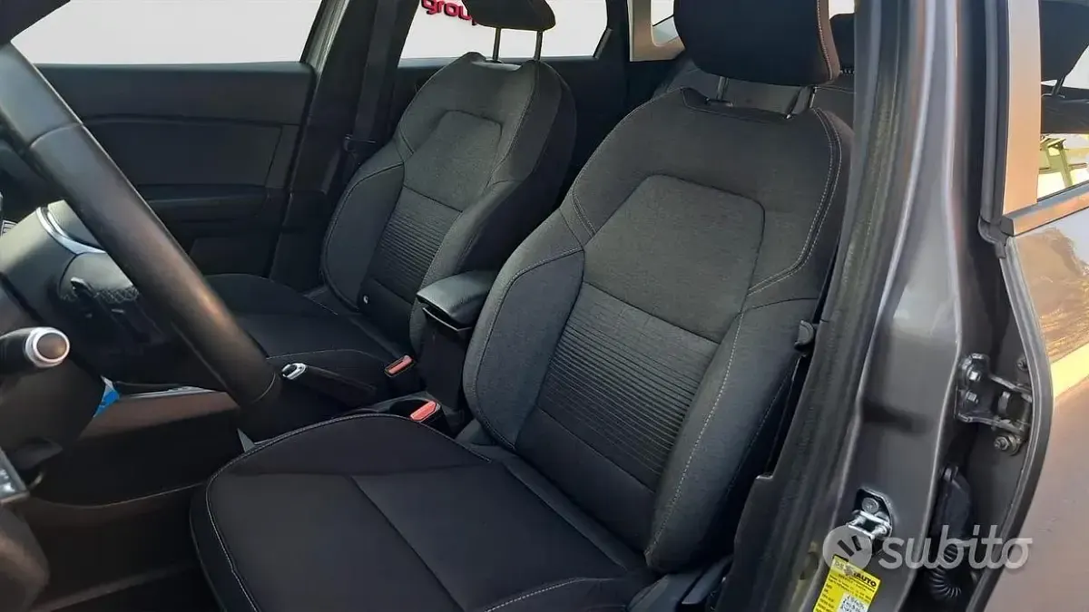 Usata Renault Captur 116 CV (85 kW) 2021 Grigio SUV
