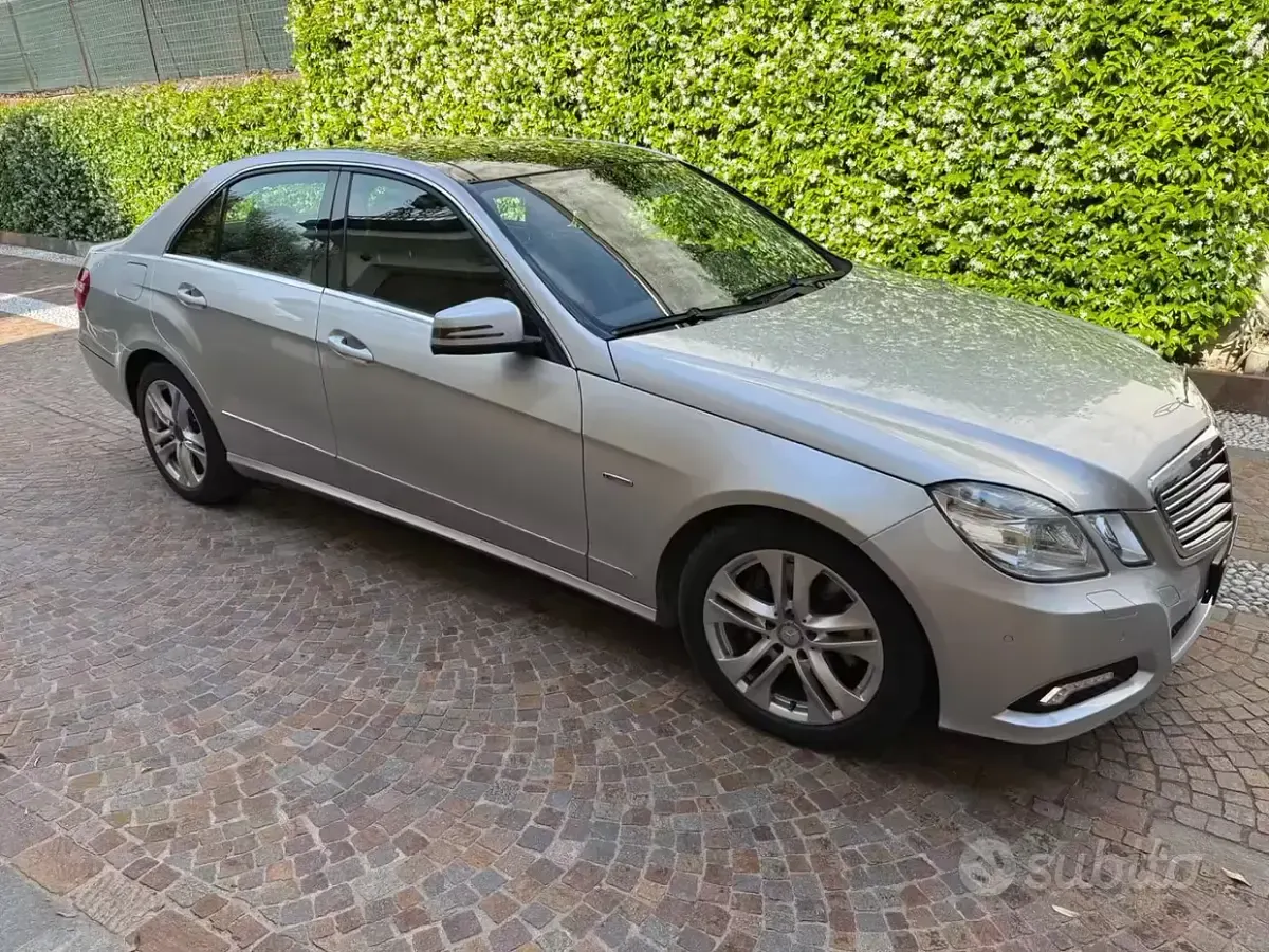 Usata Mercedes E250 Avantgarde 204 CV (150 kW) 2011 Grigio Berlina