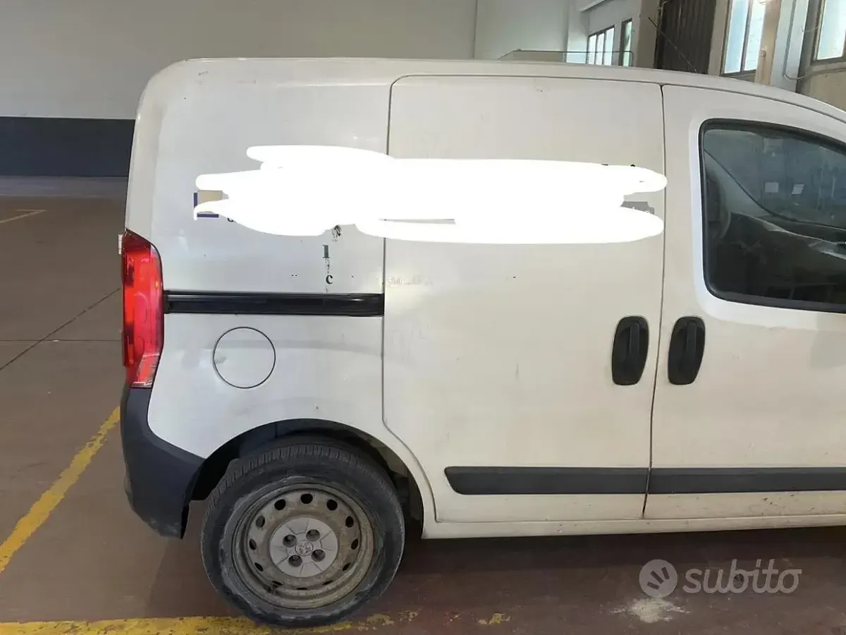 Usata Peugeot Bipper 68 CV (50 kW) 2011 Bianco Monovolume