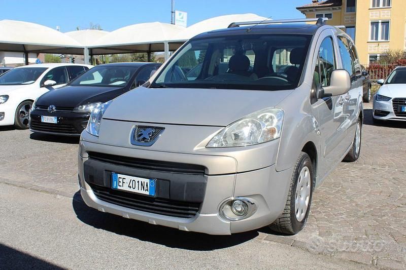 Usata Peugeot Partner Tepee 92 CV (67 kW) 2011 Grigio Monovolume