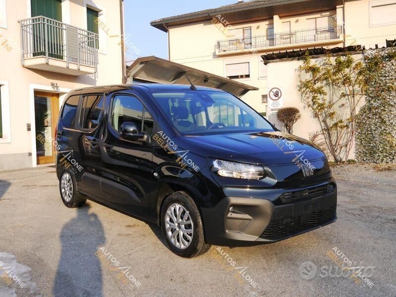 Nero Usata 2024 Fiat Doblò Monovolume | 20.900 € (Buon prezzo) - Immagine 1/4