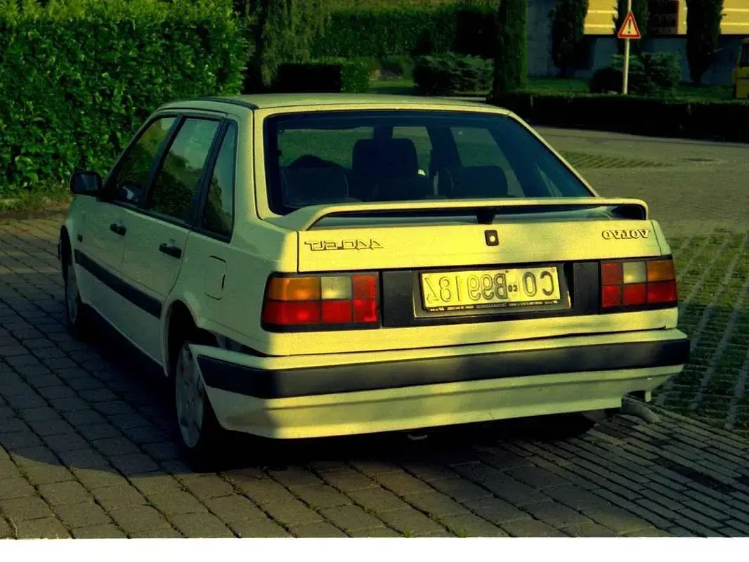 Usata Volvo 440 102 CV (75 kW) 1992 Bianco Utilitaria