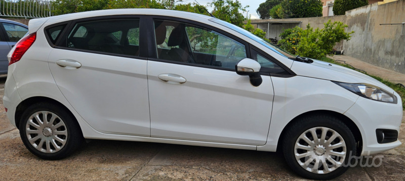 Usato 2015 Ford Fiesta 1.0 Benzin 80 CV (8.500 €)