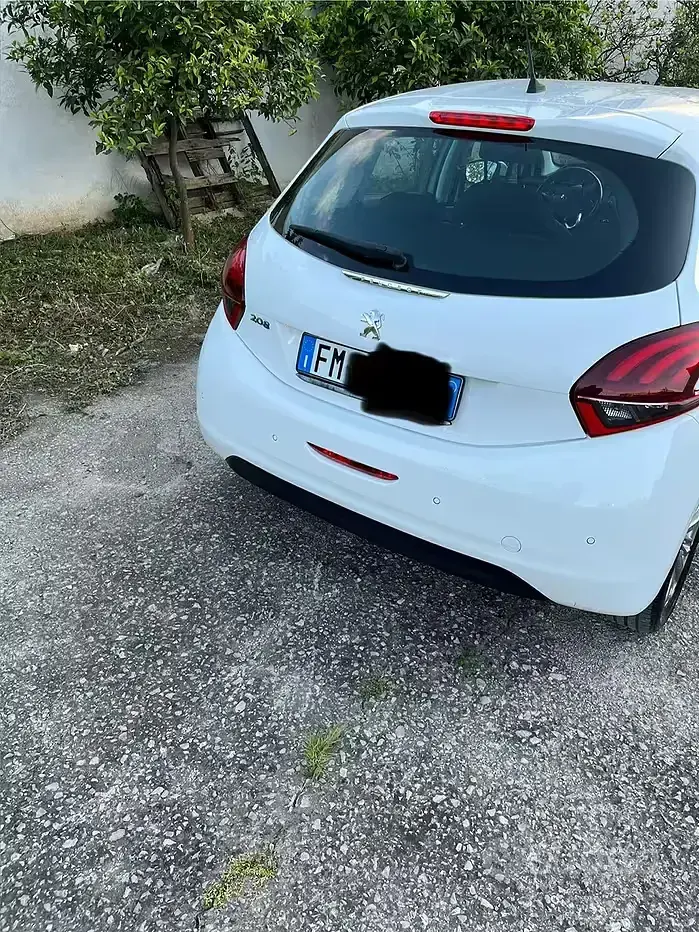 Usata Peugeot 208 75 CV (55 kW) 2018 Bianco Utilitaria