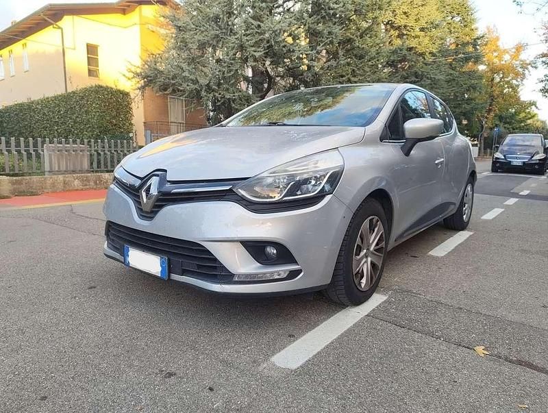 Usata Renault Clio IV Intens 75 CV (55 kW) 2017 Grigio Berlina