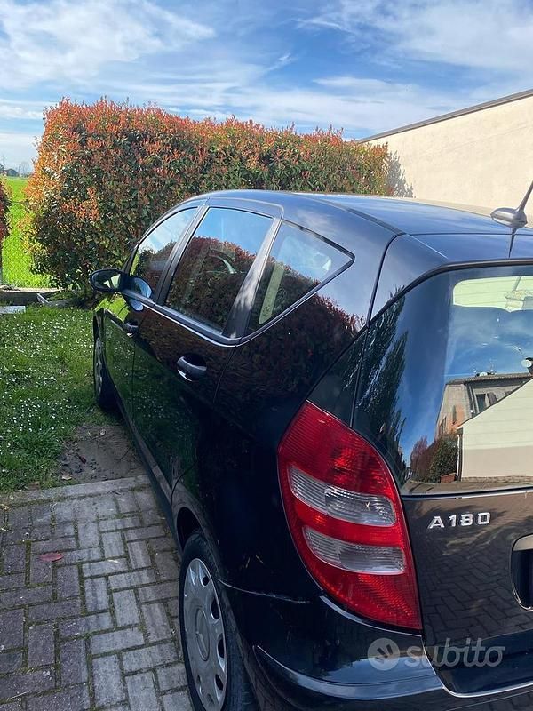 Usata Mercedes A180 109 CV (80 kW) 2008 Nero Utilitaria