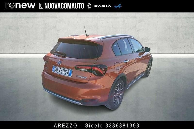 Usata Fiat Tipo Cross 101 CV (74 kW) 2021 Arancione Berlina