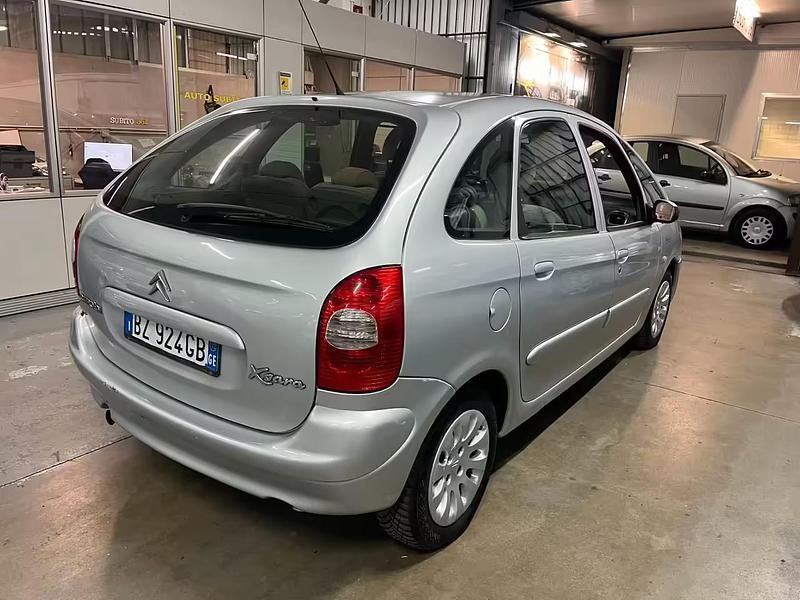 Usata Citroën Xsara Picasso 115 CV (84 kW) 2002 Grigio Monovolume