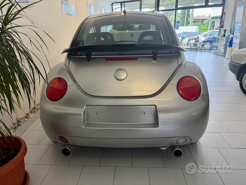 Usata VW New Beetle 116 CV (85 kW) 1999 Grigio Utilitaria