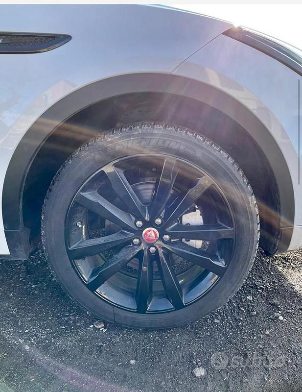 Usata Jaguar E-Pace R-Dynamic 249 CV (183 kW) 2019 Bianco SUV