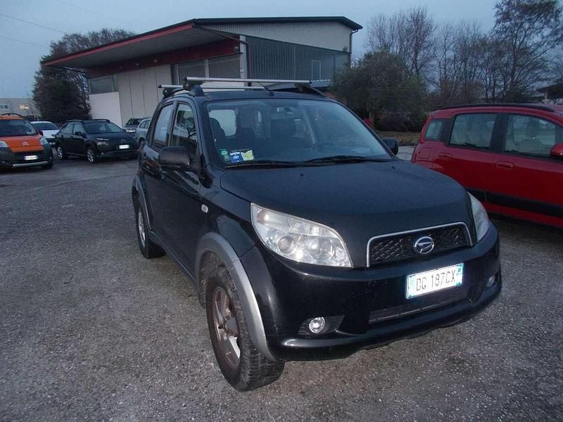 Nero Usata 2007 Daihatsu Terios SUV | 6950 € (Buon prezzo) - Immagine 1/4