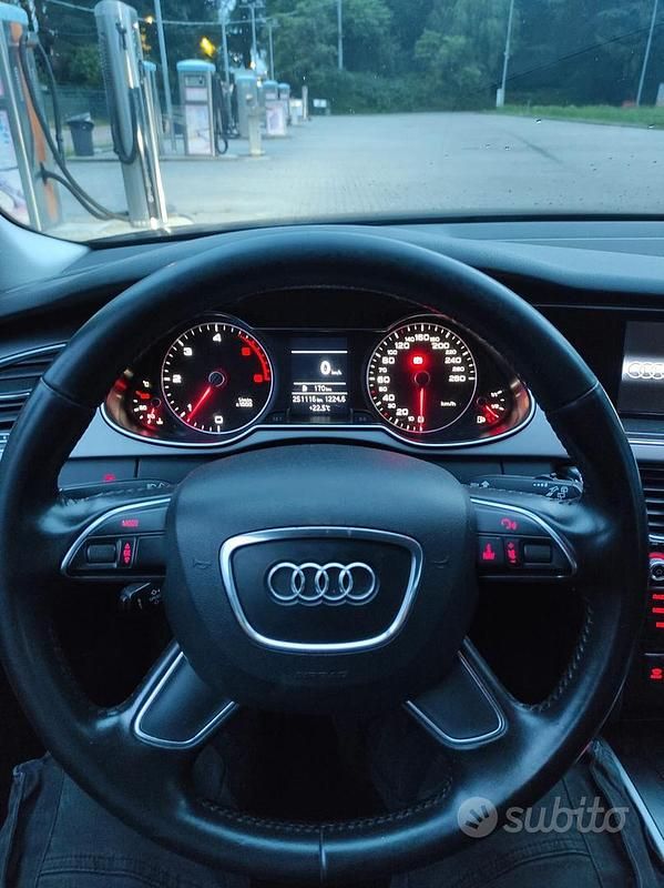 Usata Audi A4 120 CV (88 kW) 2012 Nero Station wagon