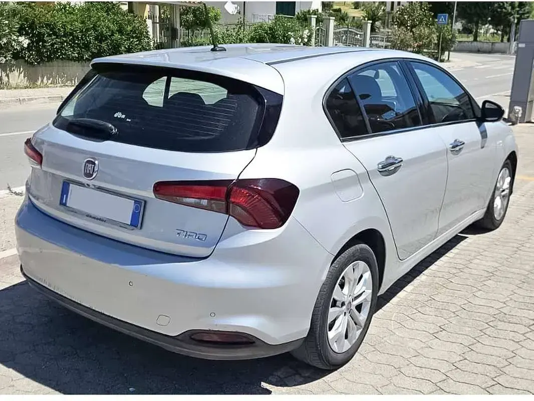 Usata Fiat Tipo Lounge 95 CV (69 kW) 2019 Argento Berlina