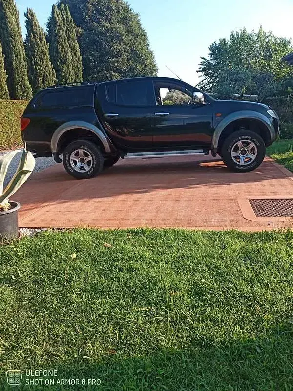 Usata Mitsubishi L200 Intense 136 CV (100 kW) 2007 Nero Pick-up