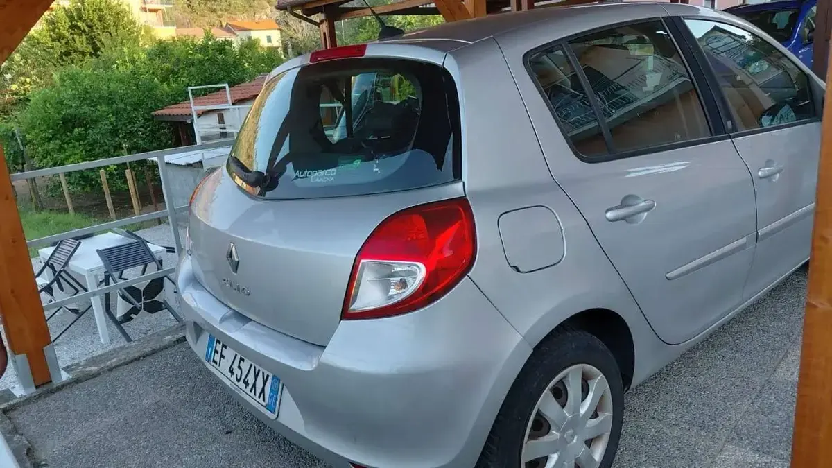 Usata Renault Clio III 75 CV (55 kW) 2010 Grigio Berlina