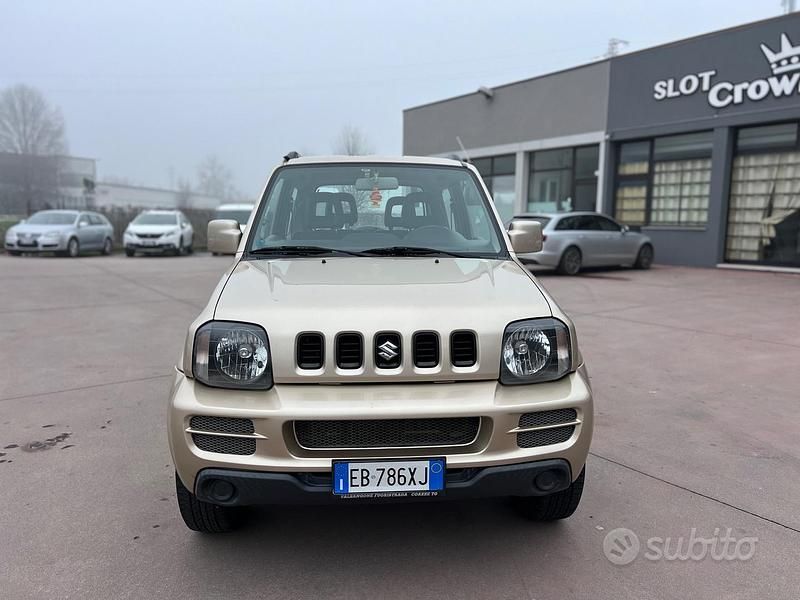 Usata Suzuki Jimny 85 CV (62 kW) 2010 Grigio SUV