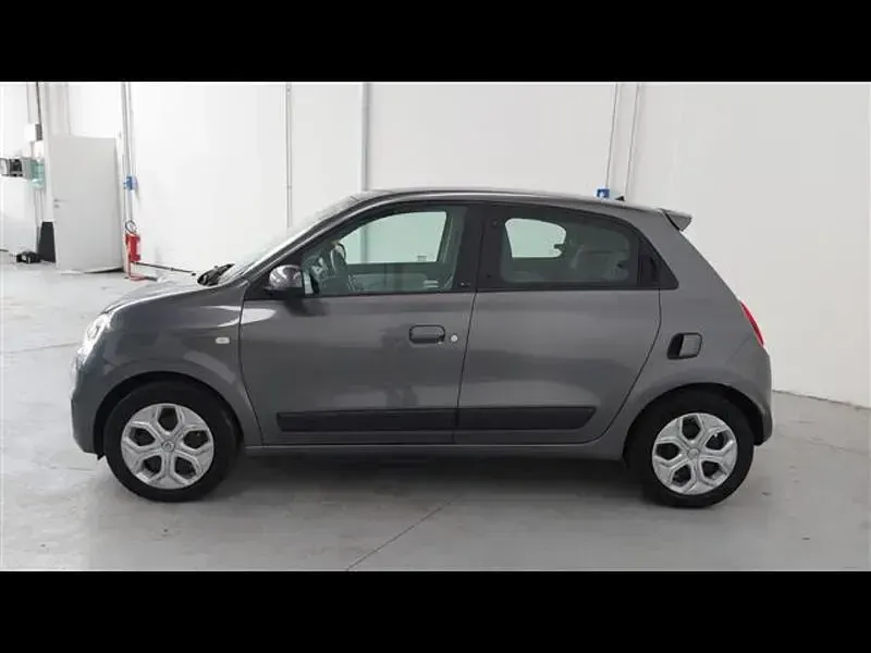 Usado Renault Twingo Zen 60 kW (82 HP) 2021 Cinzento Citadino