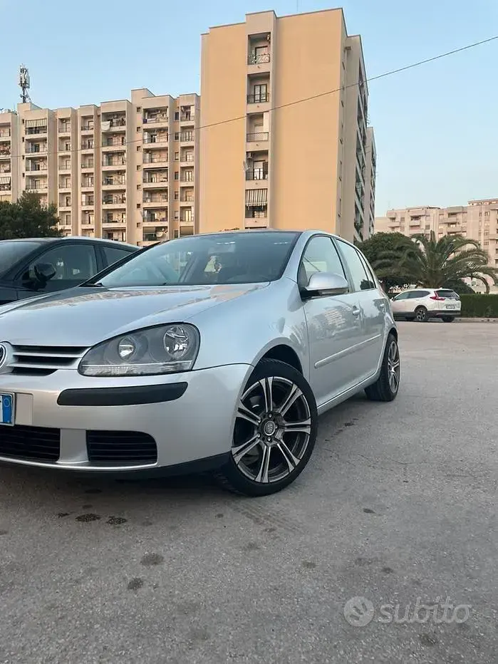 Usata VW Golf IV 105 CV (77 kW) 2005 Berlina