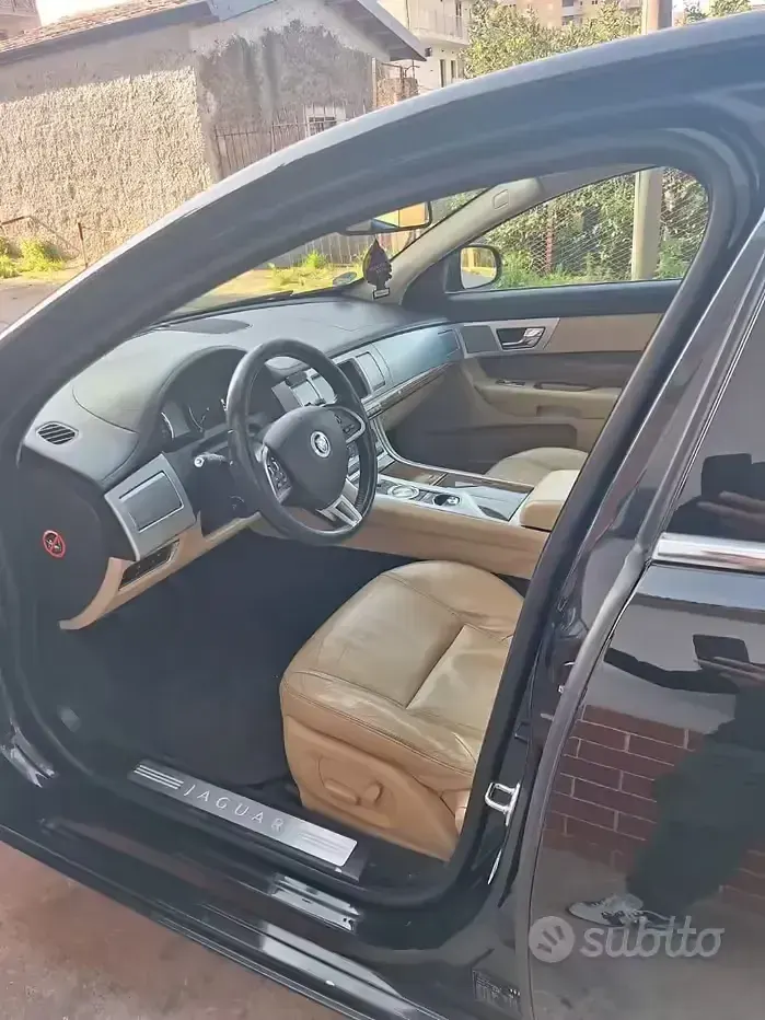 Usata Jaguar XF 250 CV (183 kW) 2013 Nero Berlina