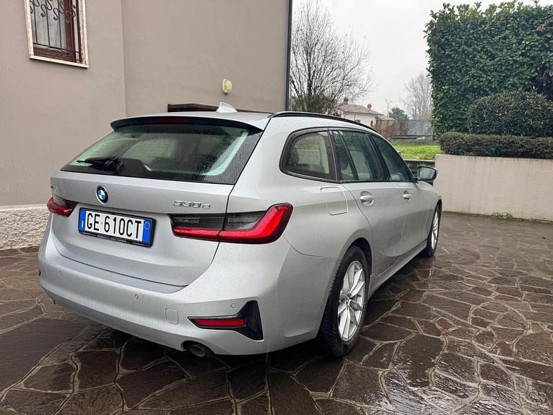 Usata BMW 330e Advantage 184 CV (135 kW) 2021 Argento Station wagon