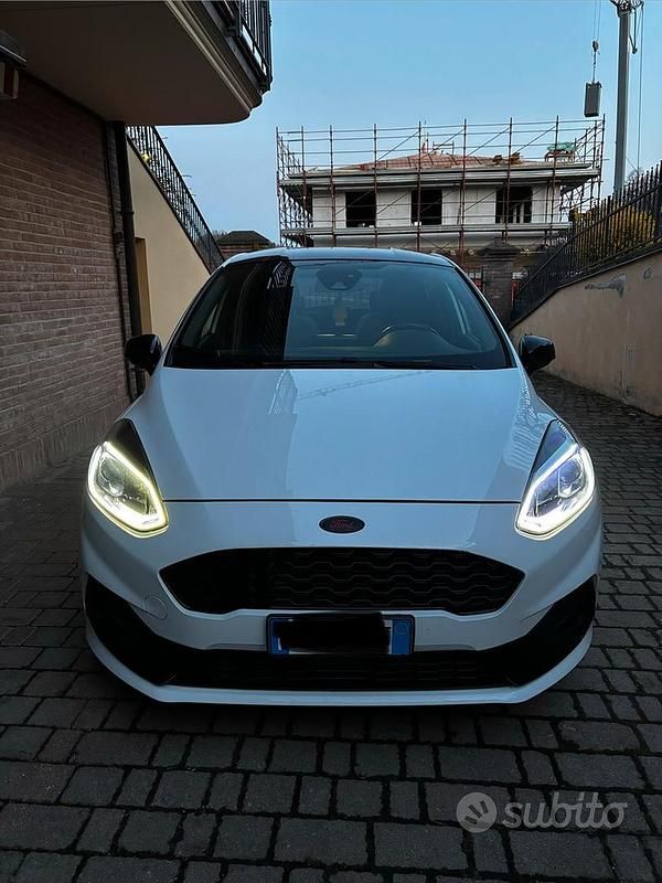 Usata Ford Fiesta ST-Line 86 CV (63 kW) 2018 Bianco Utilitaria