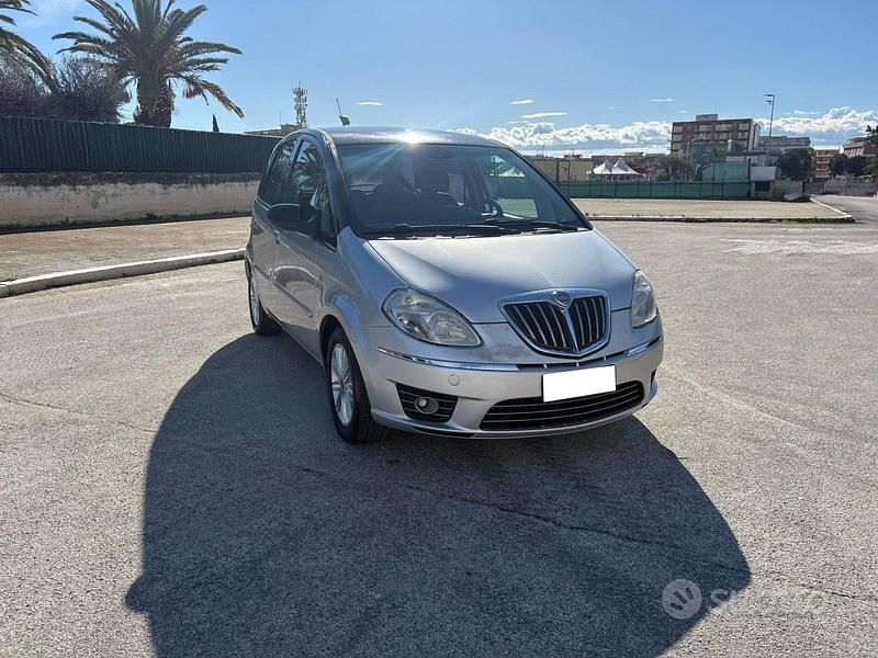 Usata Lancia Musa S 95 CV (69 kW) 2011 Grigio Monovolume